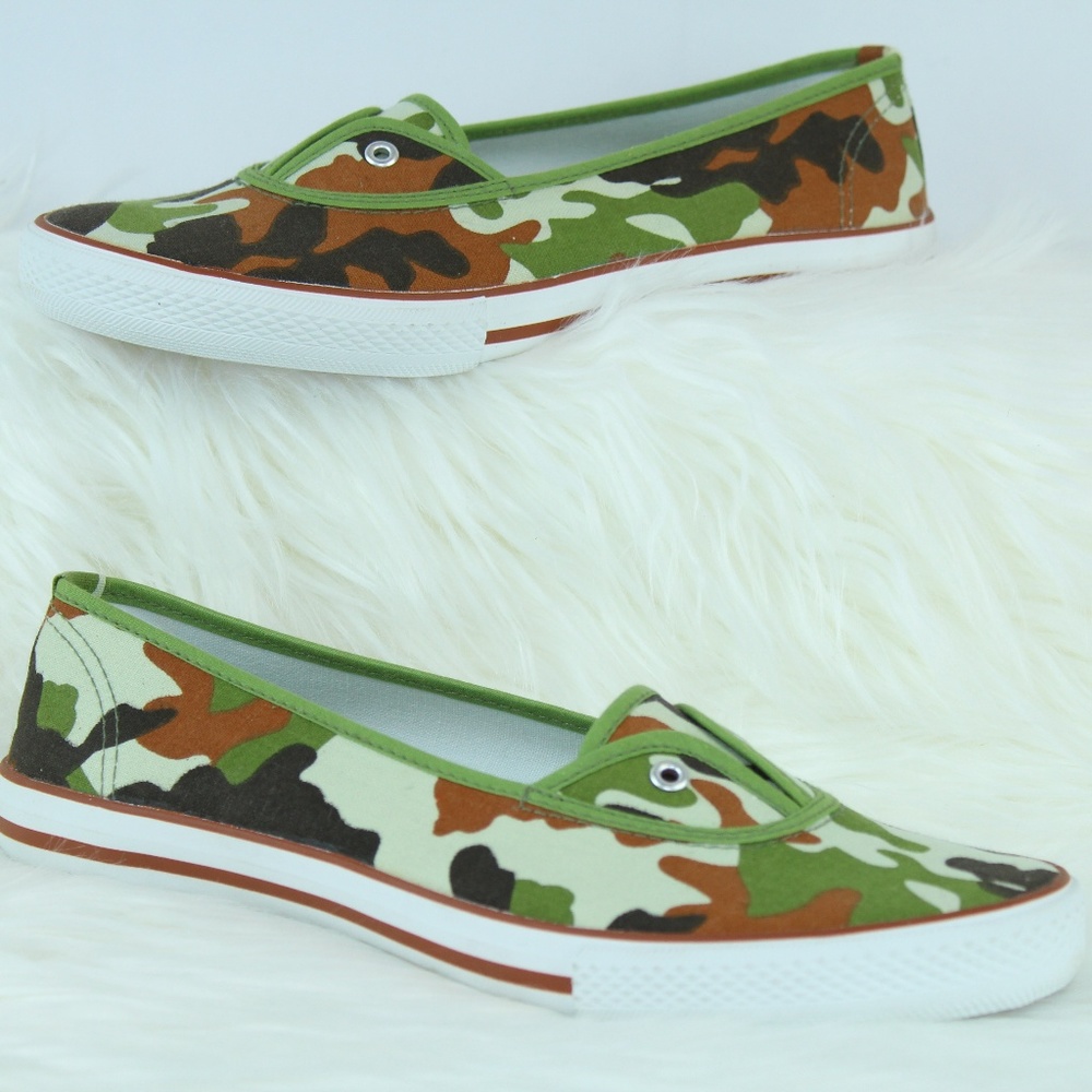 3/$25 Camo Slip on Flats Loafers Size 7.5M